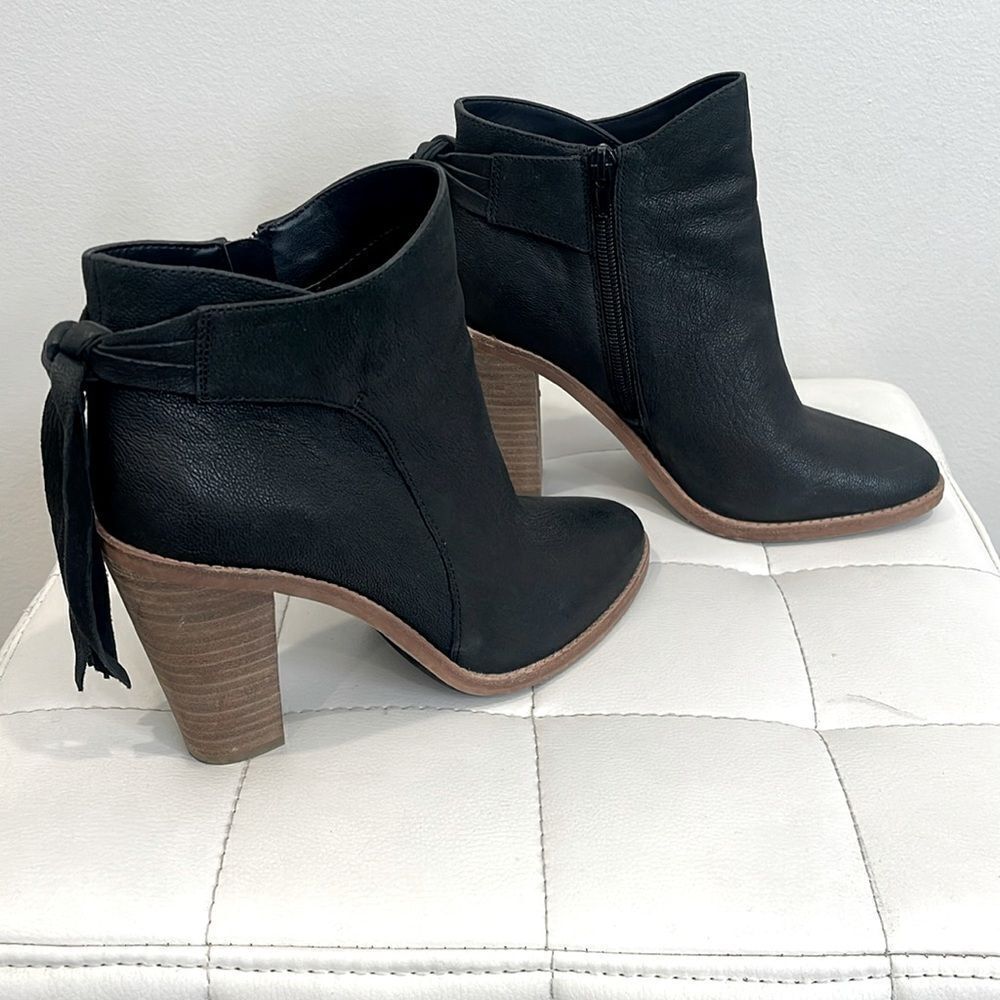 Vince Camuto LINFORD black side zip booties with black tassel